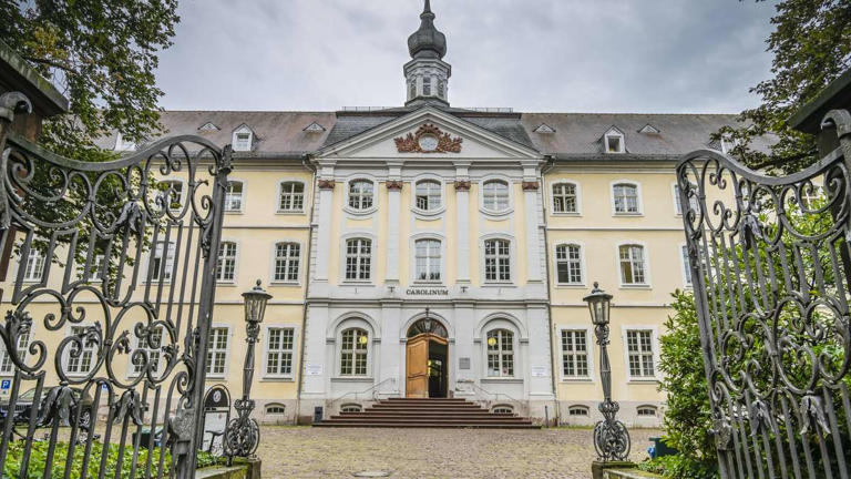 Carolinum – historische Universitätskulisse